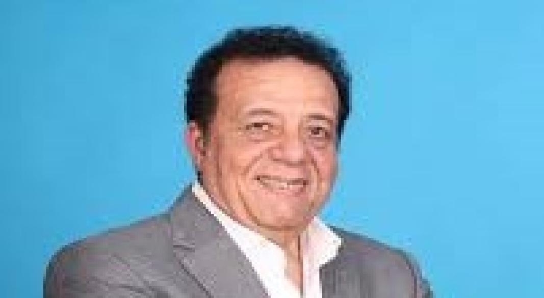 الدكتور عاطف عبد اللطيف