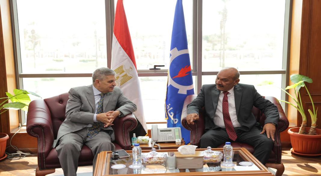 رئيس هيئة قناة السويس يلتقى محافظ السويس